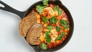 Шакшука с сыром и яйцом пашот (500 гр.)