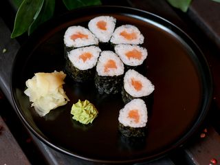 Міні макі з лососем (125/45г)