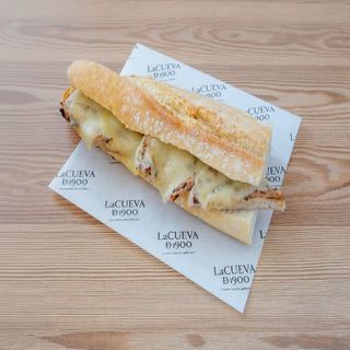 Bocadillo de Lomo plancha y queso