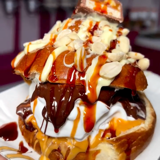 Brioche siciliano con frozen yogurt 