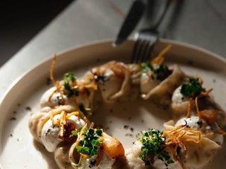 Вареники з картоплею,бринзою,шкварками та шпинатом (350g)