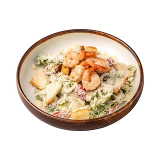 Sałatka cezar z krewetkami