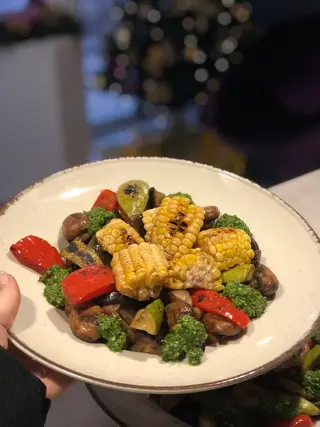 Овочі гриль з соусом Песто (200/50г)