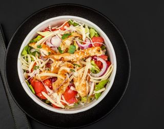 Salata sa pilećim fileom