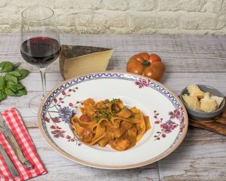 Pappardelle con gamberi, pomodorini epesto di zucchine