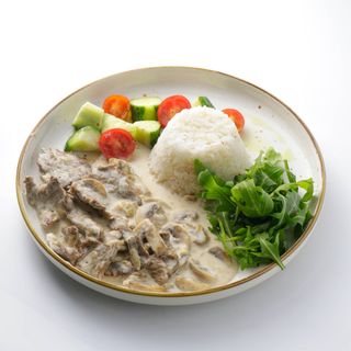 Говядина с грибами в сливочном соусе