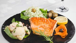 Losos filet 300 gr i prilog 200 gr