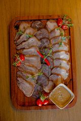 Мясные деликатесы 