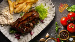 1/2 Costillar Con Patatas Y Ensalada