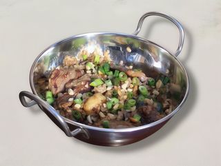 Рис WOK з телятиною під соусом гочуджан (390g)