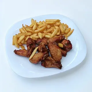 Pileća krilca 10 komada sa pomfritom