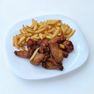 Pileća krilca 10 komada sa pomfritom
