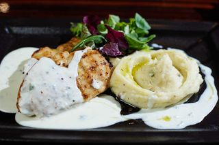 Piept de pui cu sos gorgonzola