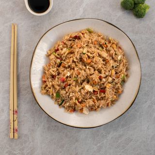 Arroz salteado con salsa de soja y ostras