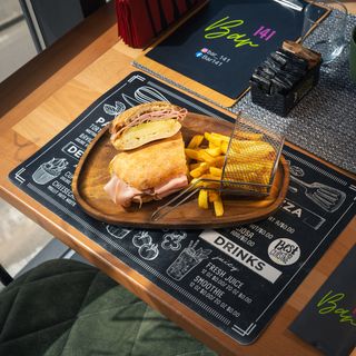 Mortadela sendvič i pomfrit   350gr