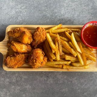 Aripioare Crispy cu cartofi prajiti