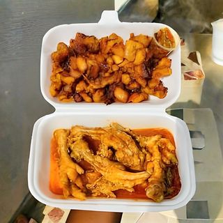 Patte De Poulet Sauté + Alloco