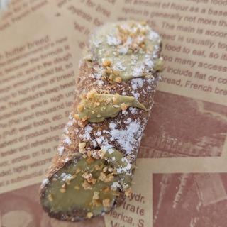 Mini cannolo ricotta y pistacho 