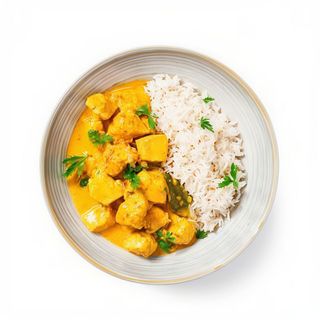 Pollo con curry y arroz blanco