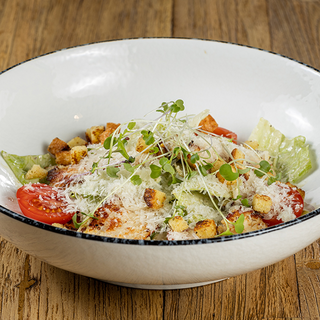 სალათი ცეზარი ქათმით