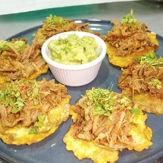 Patacones con pollo (6 uds.)