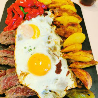 Lomo, Huevo, Patatas Y Pimientos