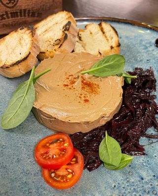 Pate din ficat de găină cu ceapă carmelizată