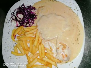 Bezglutenska piletina u sosu sa 4 vrste sira 200 gr