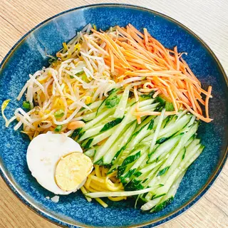 Spaghetti freddi con suino e verdure
