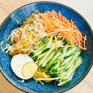 Spaghetti freddi con suino e verdure