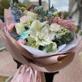 букет на смак флориста на 2500 грн 