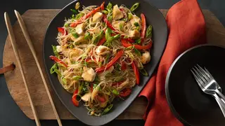 Chicken Chow Mein Noodles Rice - Medium Portion ( 650ML Pack)