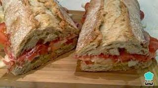 Bocadillo De Serrano Con Tomate Y Aceite De Oliva