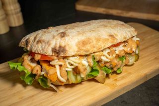 Sandwich cu snitel de pui