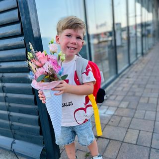 Flori in Con back to school cu flori bleo