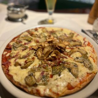 Pizza de alcachofa, parmesano y guanciale (Italia)