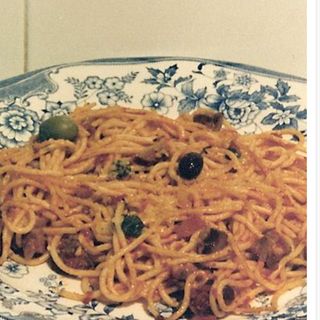 Espaguetis de carne gratinados.