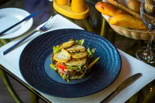«Lyonnaise» Salată cu piept de pui