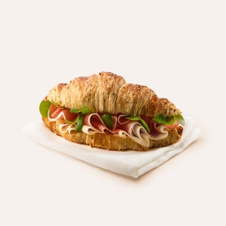 Croissant Salato con Crudo e fontina