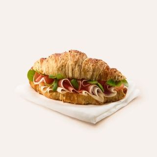 Croissant Salato con Crudo e fontina