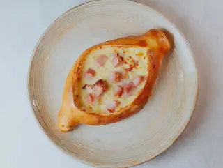 Хачапурі з шинкою, беконом та сиром (300g)