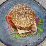 Cheeseburger sa slaninom