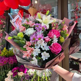 #37. ფერადი თაიგული ჰოლანდიური ყვავილებით