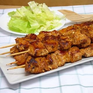 Entrepà (Calent) de Broquetes de Pollastre - Pinchos