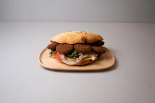 Bułka falafel