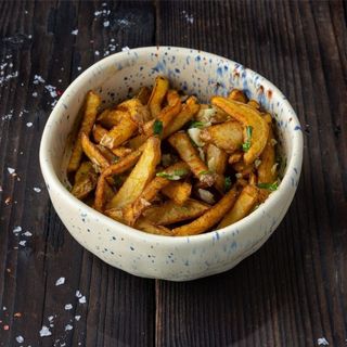 Cartofi Prajiti cu usturoi, parmezan si patrunjel