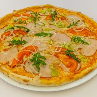 Піца з куркою (500г)