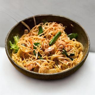 Chow mein with pivo free