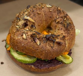 Бейгъл сандвич Веган Демон (300г)