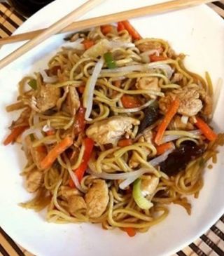 Makaron udon smażony z kurczakiem 300 g